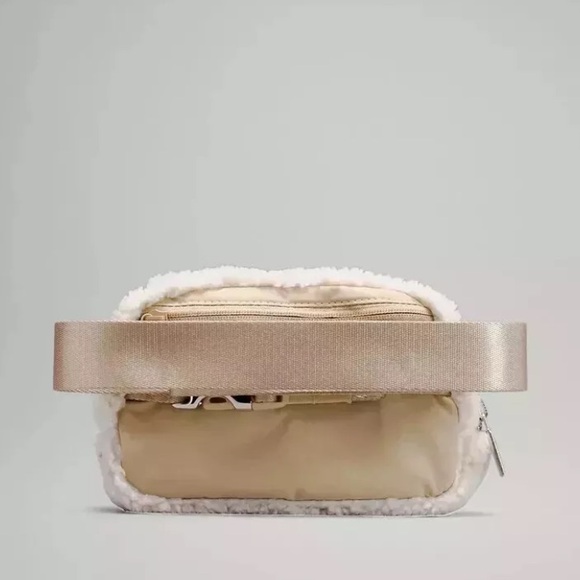 NWT! Lululemon! Everywhere Fleece Belt Bag in Natural Ivory Trench - Picture 2 of 16